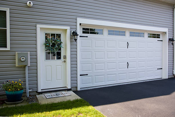 24/7 Emergency Garage Door Panel Replacement experts in North Branch, MI